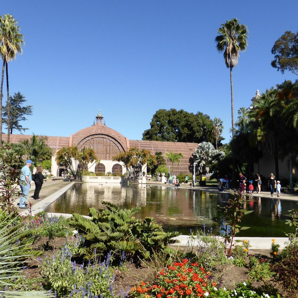 보태니컬 빌딩과 릴리 연못 (Botanical Building and Lily Pond)